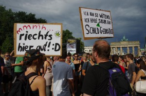 Foto Hanfparade 2014 Blick zur Bühne und Brandenburger Tor